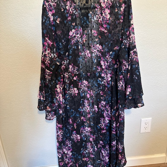 Torrid Kimono, 3X, size 22-24. NWT, smoke free home. Brand New. - Picture 3 of 5